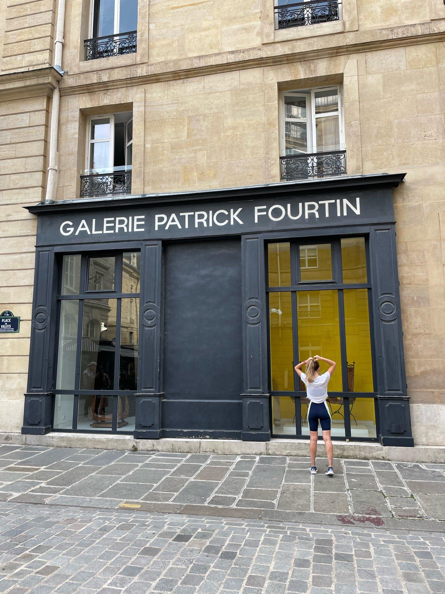 The Galerie Patrick Fourtin shopfront on Place de Valois, the building used as Savoir's office