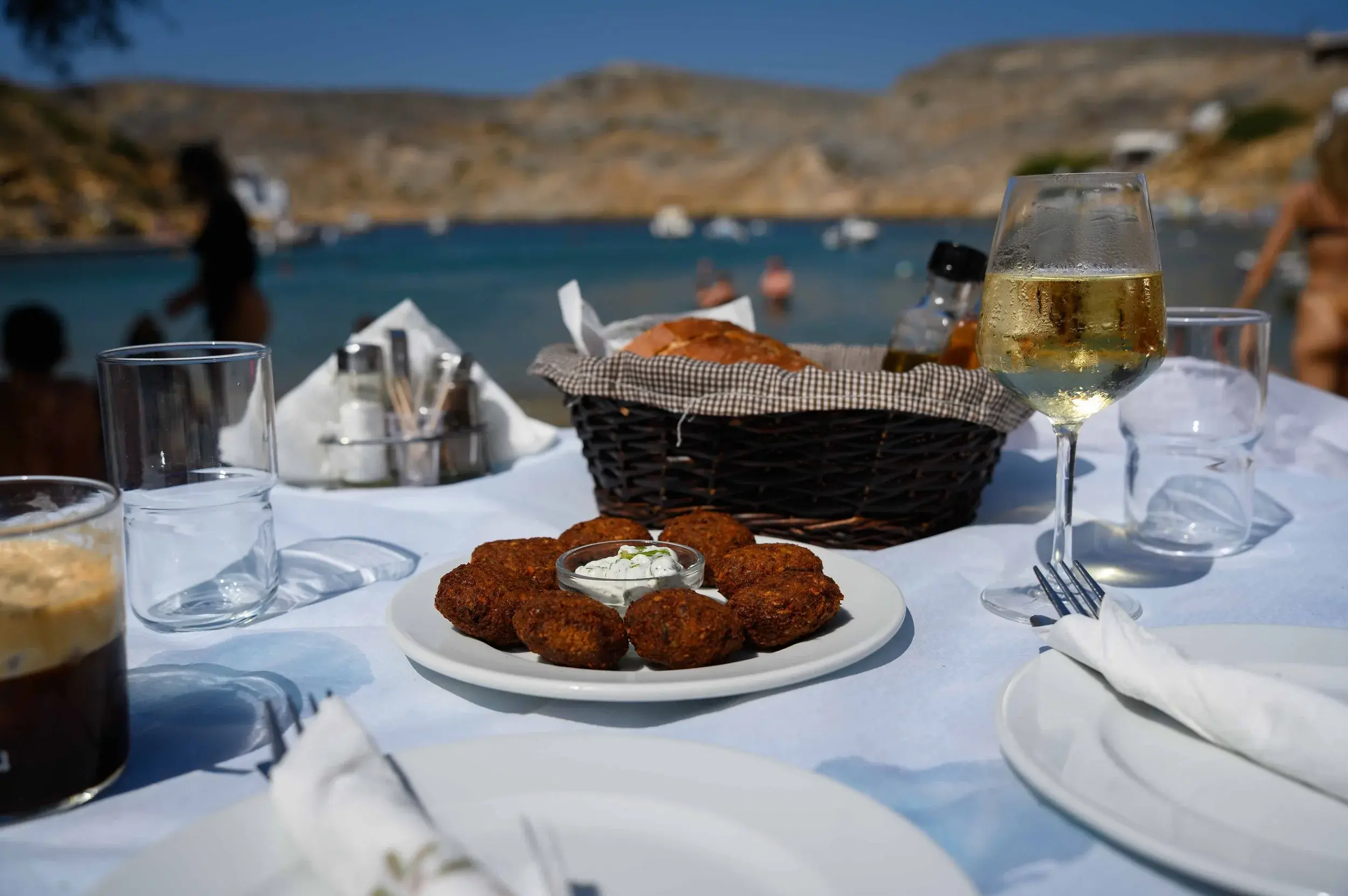 Η Αμμουδιά, set on the sand at Cheronissos